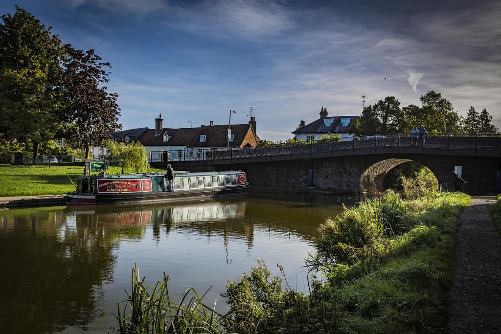 The Three Swans Hotel, Hungerford, Berkshire Bagian luar foto