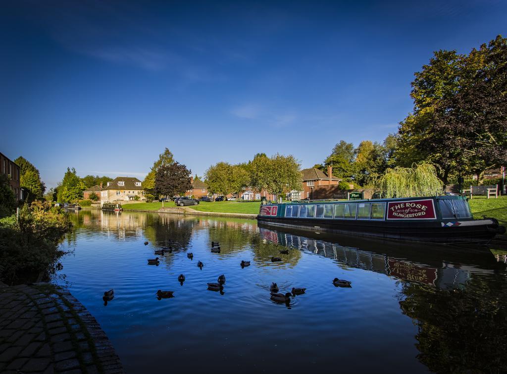 The Three Swans Hotel, Hungerford, Berkshire Bagian luar foto