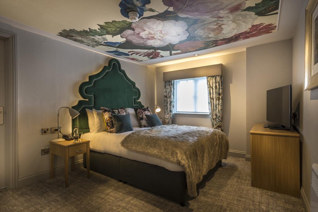 The Three Swans Hotel, Hungerford, Berkshire Bagian luar foto