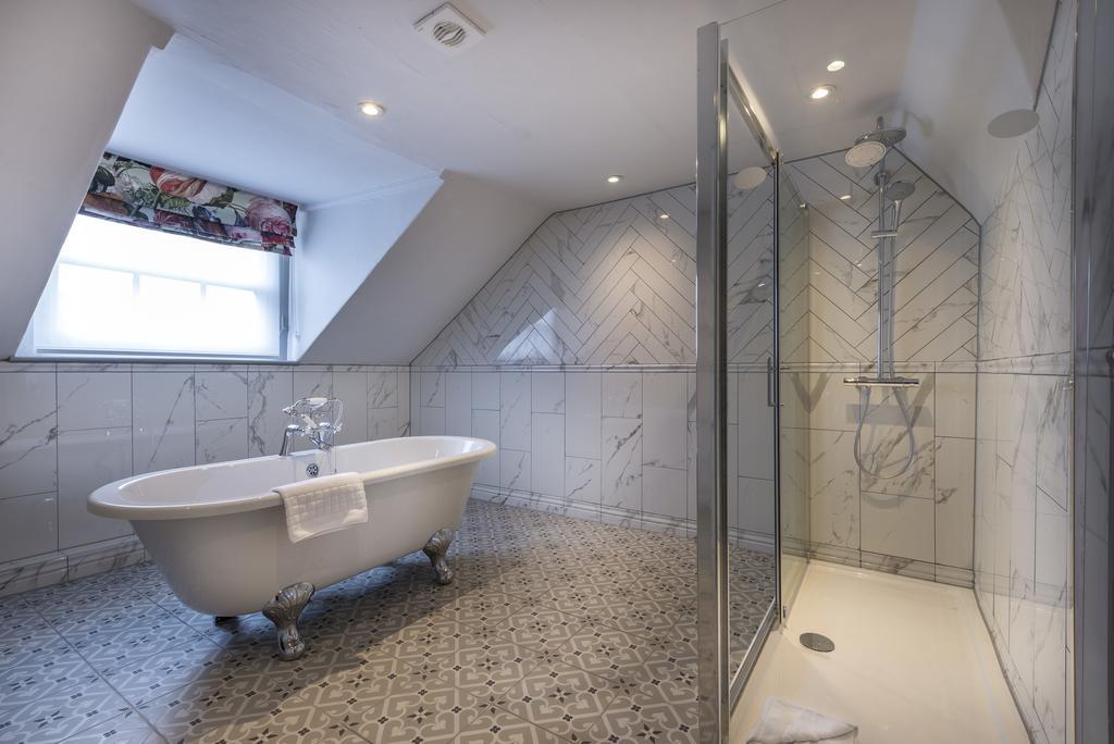 The Three Swans Hotel, Hungerford, Berkshire Bagian luar foto