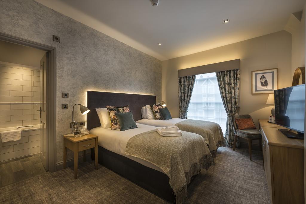 The Three Swans Hotel, Hungerford, Berkshire Bagian luar foto