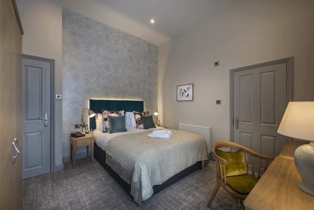 The Three Swans Hotel, Hungerford, Berkshire Bagian luar foto